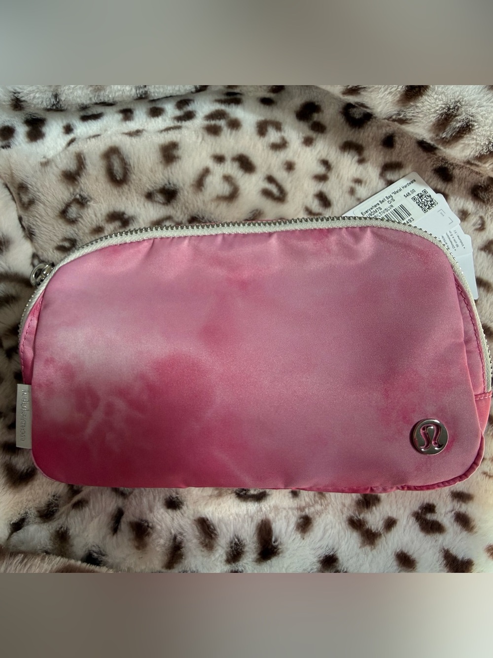 Candy cloud belt bag with metal hardware